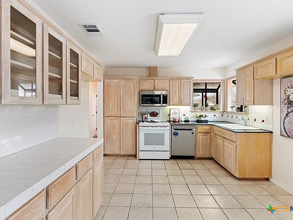 4th image of 1238 Hayward Dr