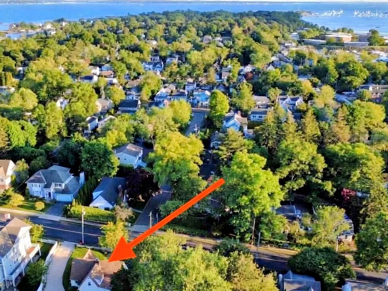 319 Oakland Beach Ave — Photo 15