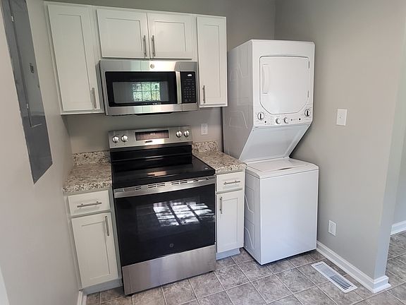 3rd image of 968 Swift Dr