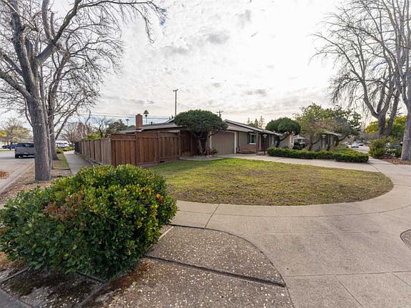 3rd image of 1404 Vallejo Dr