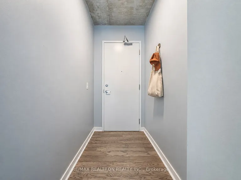 218 King St E #320 — Photo 4