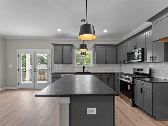 4th image of 255 Border Dr W