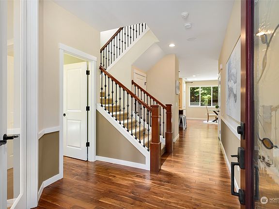Gracious entry beckons you inside. To the left is the office/den. Solid prefinished hardwood floors flow throughout the main level.>