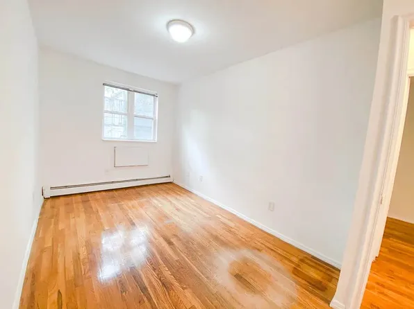 156 Albany Avenue image 6 of 11