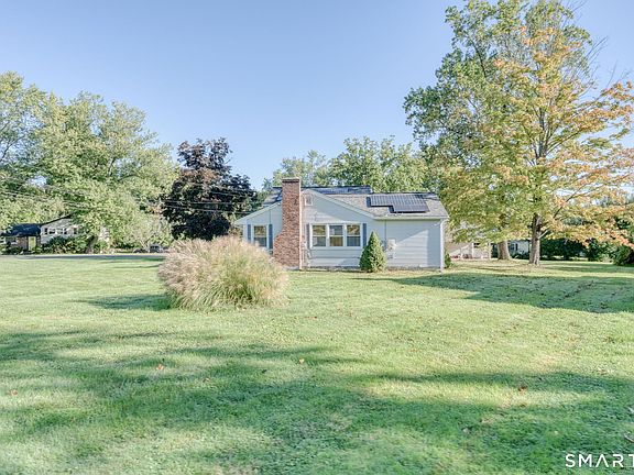 4th image of 1128 Poqunock Avenue