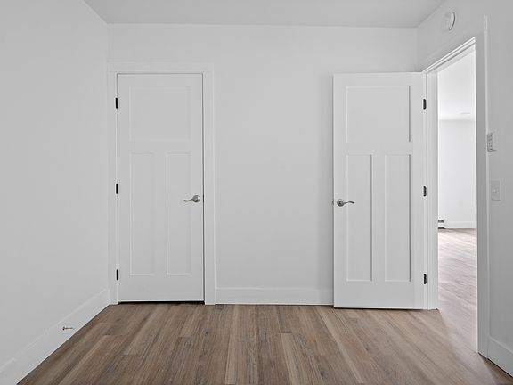 4th image of 416 Oak Hill Ave #3
