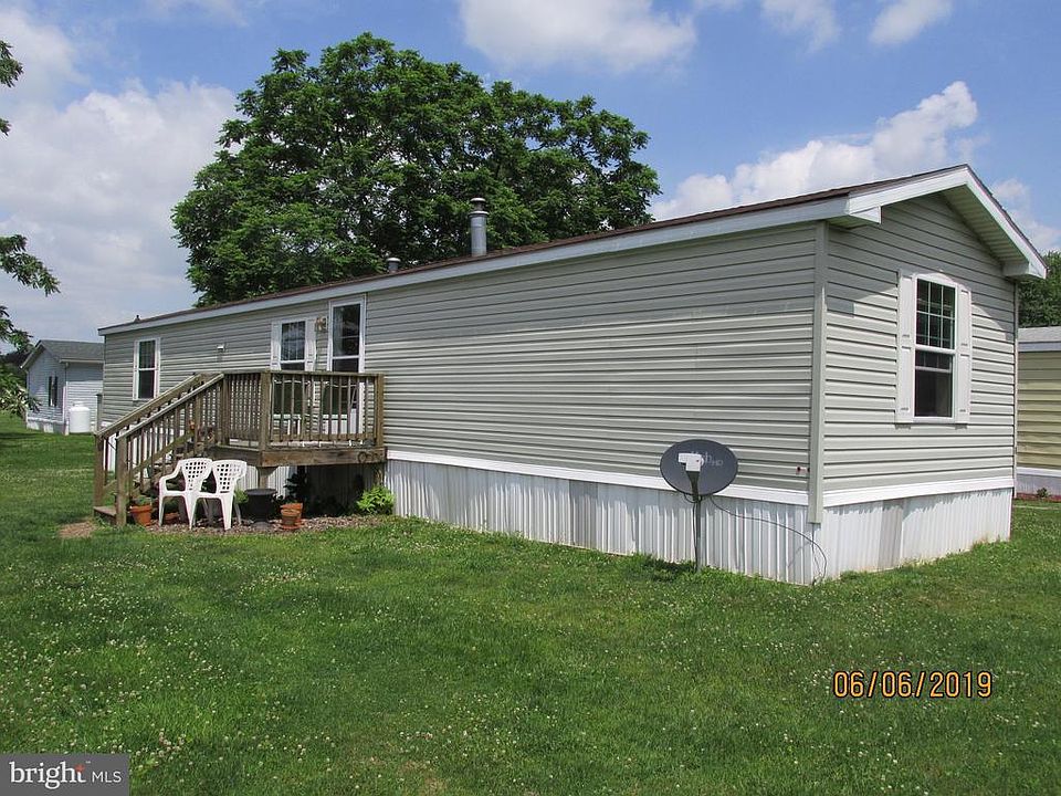 1st image of 8 Echo Valley Dr