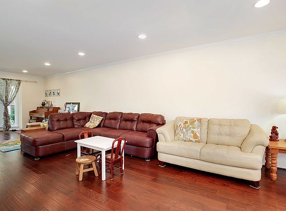 5th image of 337 Greenleaf Ave Unit B