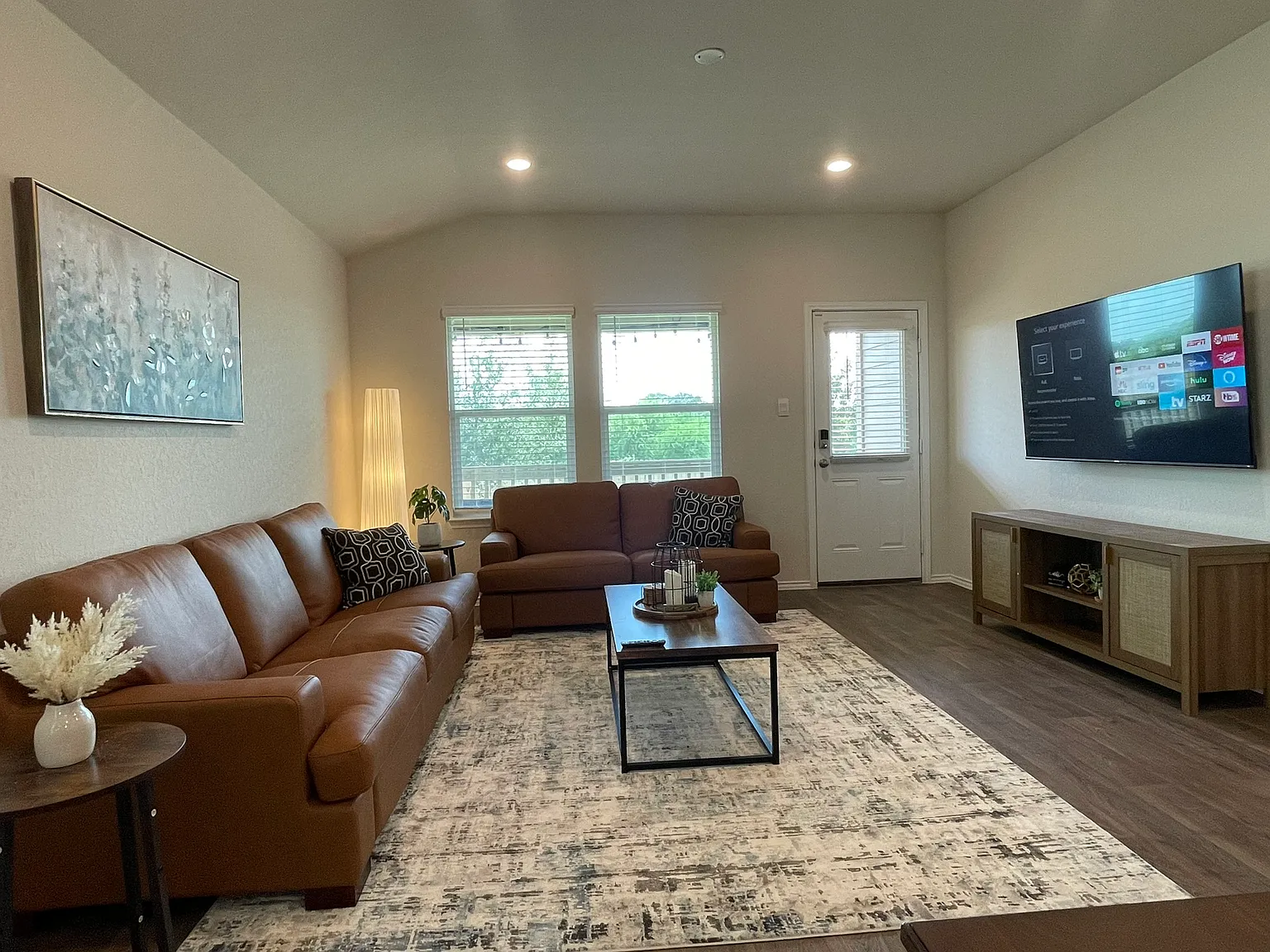3 bed, 1489 sqft, $3,900 — Photo 2