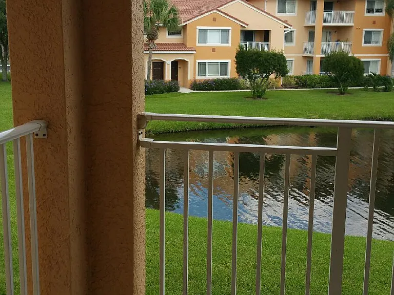 141 SW Palm Dr #202 — Photo 32