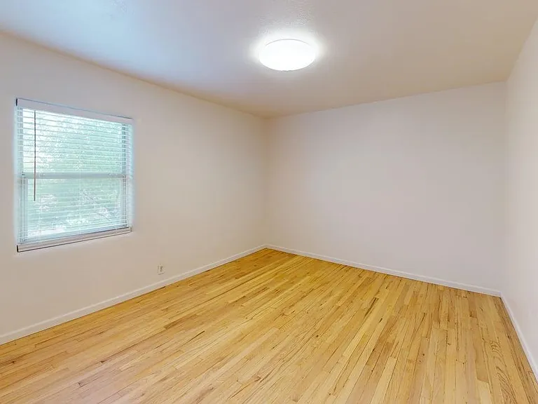 1209-Dr-Martin-Luther-King-Apt-5-Bedroom_07082026