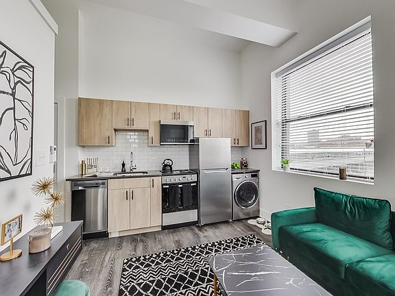 2nd image of 1123 W Wilson Ave #417