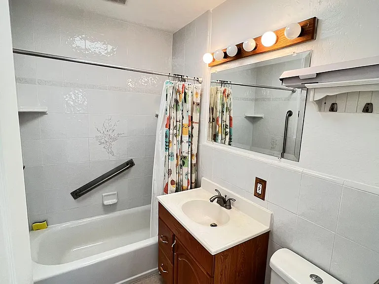 1135 Morton Ave — Photo 5