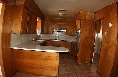5th image of 1412 Gidding St