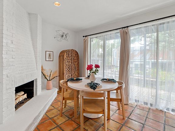 5th image of 606 W Lynn St APT 13