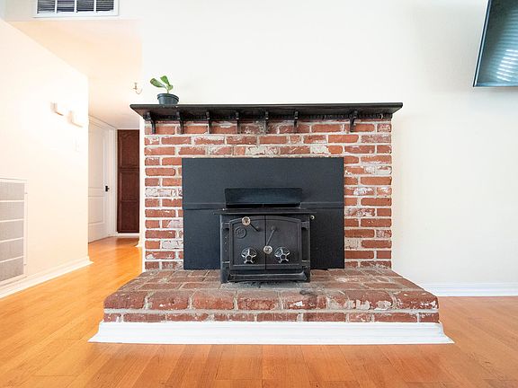 5th image of 2640 S West St