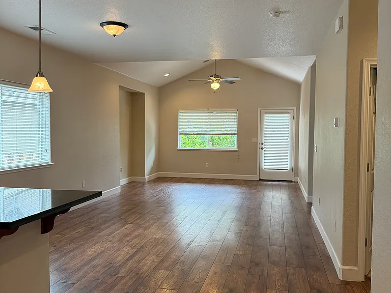 985 Marble Hills Cir — Photo 4