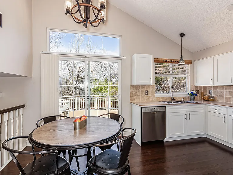 9374 Weeping Willow Ct — Photo 13