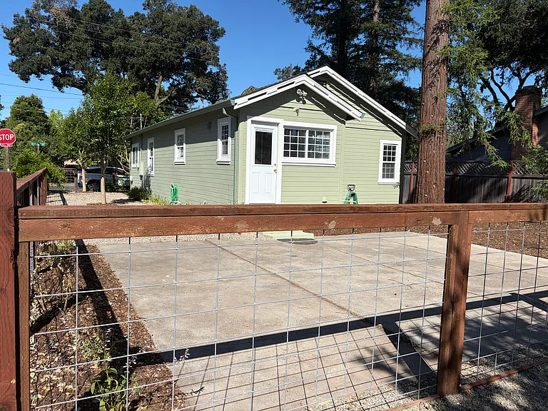 18495 Riverside Dr — Photo 11