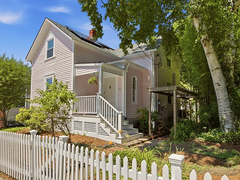21 Clinton Ave — Photo 1