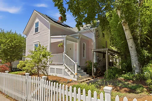 21 Clinton Ave Photo 1