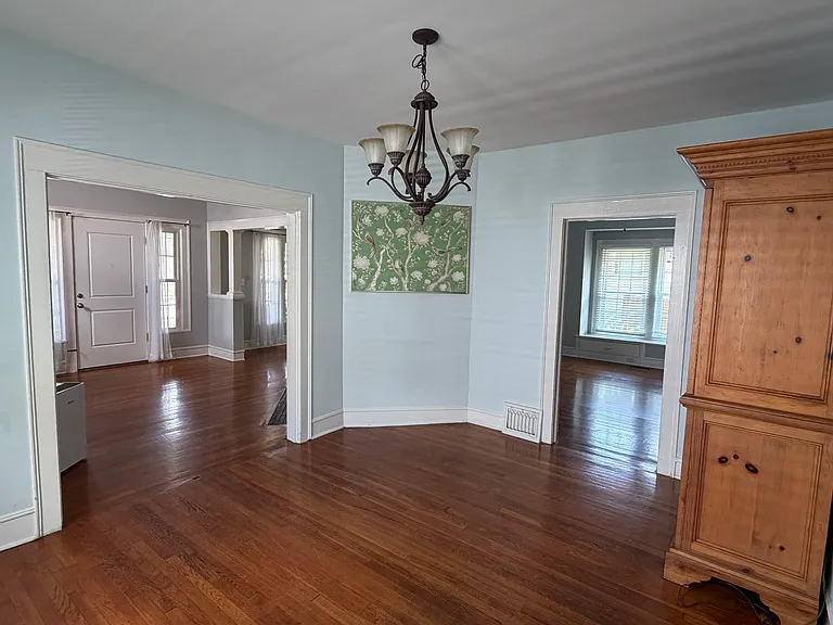 411 N Spring St — Photo 9
