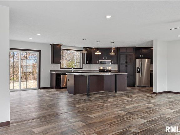 3rd image of 149 Parkway Dr