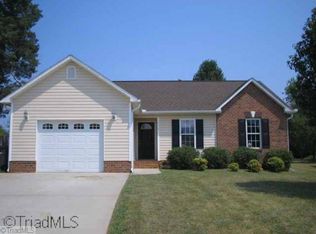 2040 Ardmore Village Ln, Winston Salem, NC 27127