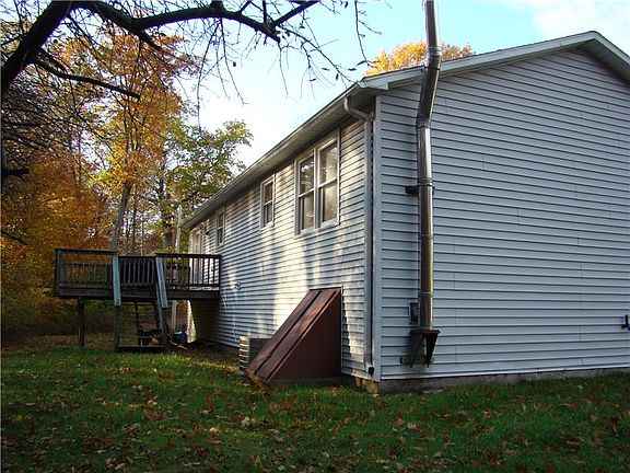 4th image of 152 Mannville St