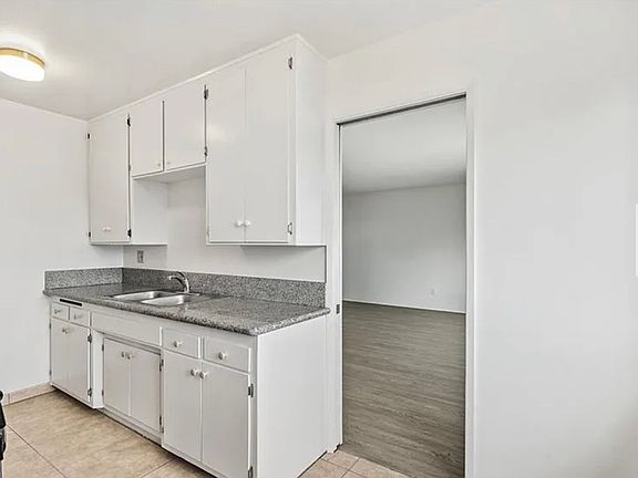 4th image of 226 N Western Ave APT 3