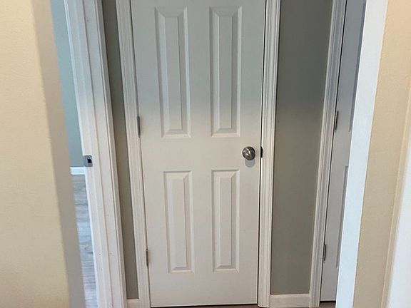 5th image of 907 Georgian Dr APT A