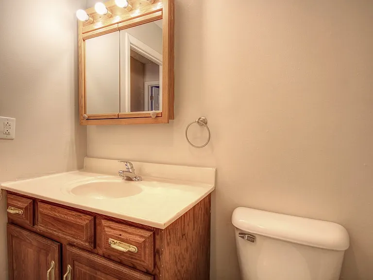 1515 Lincolnshire Dr — Photo 7
