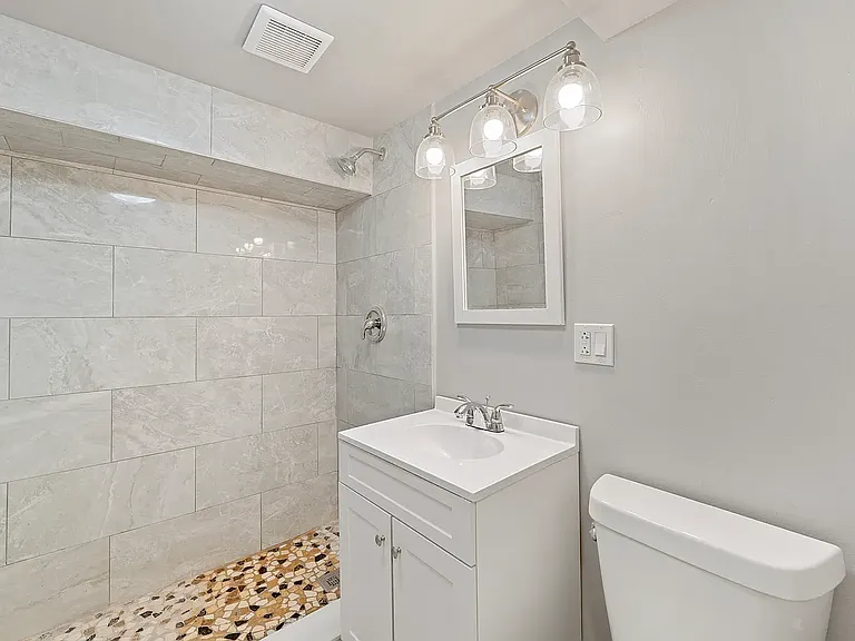 4819 W Superior St — Photo 11