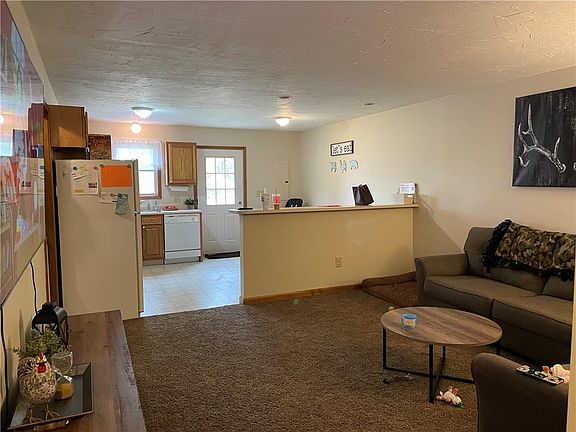 4th image of 820 W Gaston Dr