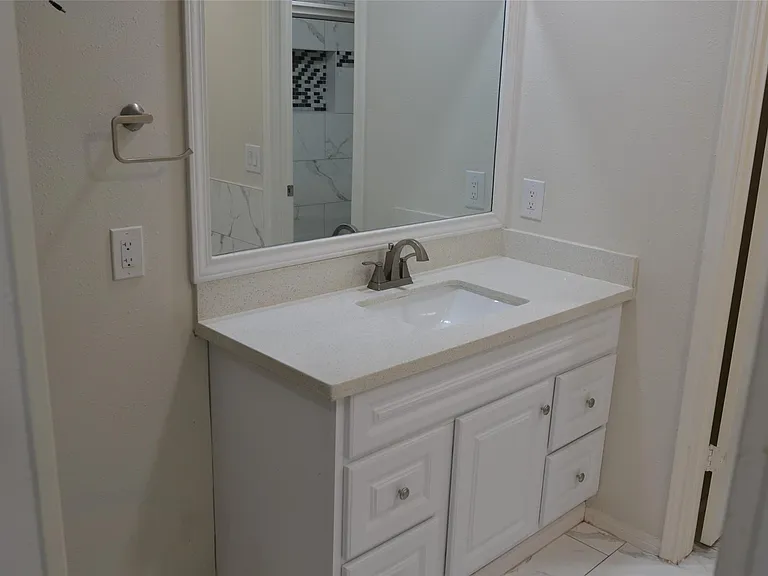 2379 Briarwest Blvd #25 — Photo 24