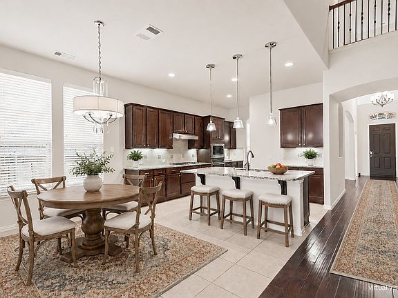 3rd image of 2600 Indigo Dr