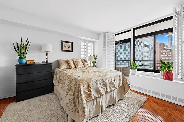 Bedroom, photo 1