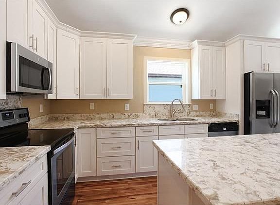5th image of 3120 Leonidas St
