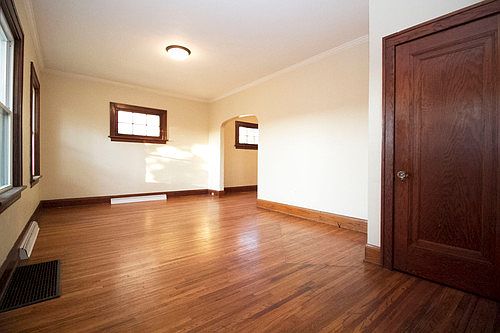 3rd image of 862 Spencer St