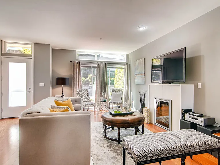 15209 NE 81st Way #105 — Photo 4