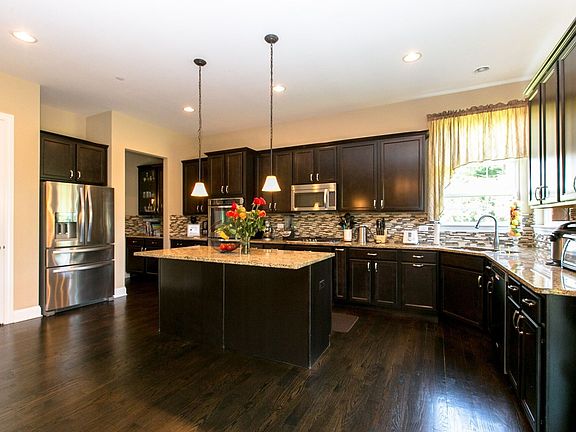 4th image of 7282 Asbury Ct