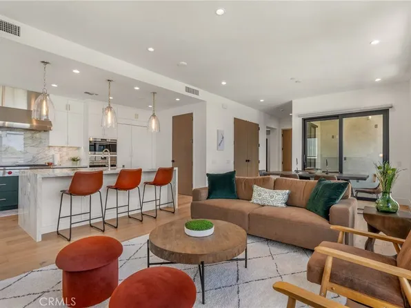 4281 Uptown Newport Dr #4, Newport Beach, CA 92660