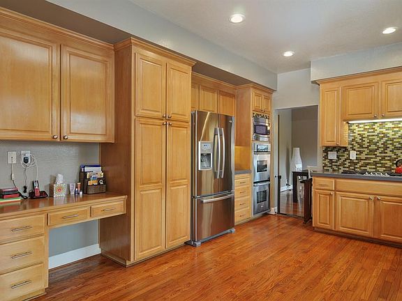 2nd image of 2725 Cantor Dr