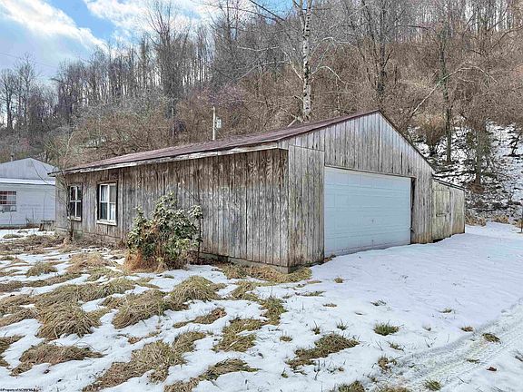 4th image of 3938 Saint Clara Rd