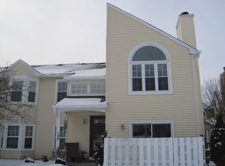 30 Dennis Ct, Hightstown, NJ 08520