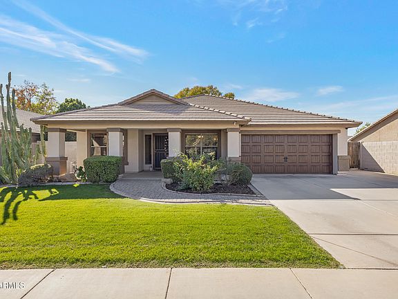 3rd image of 1633 E CARLA VISTA Drive