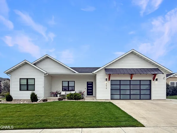 3414 32nd St W, Williston, ND 58801