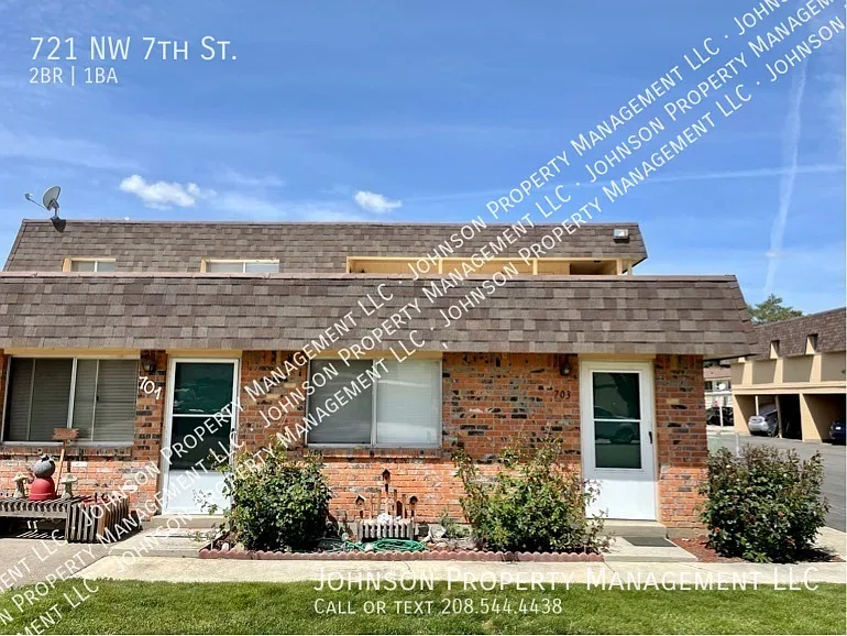 Spacious 2 Bedroom Apartment with w/d hookups in Prime Meridian Location. — Photo 1