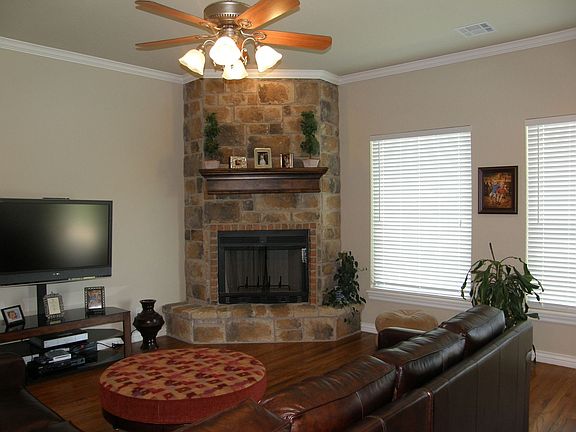 Living / Den area
