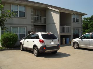 928 NE Ridgeview Dr #D, Lees Summit, MO 64086